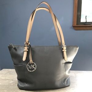 Michael Kors Jet Set Tote in Heather Grey